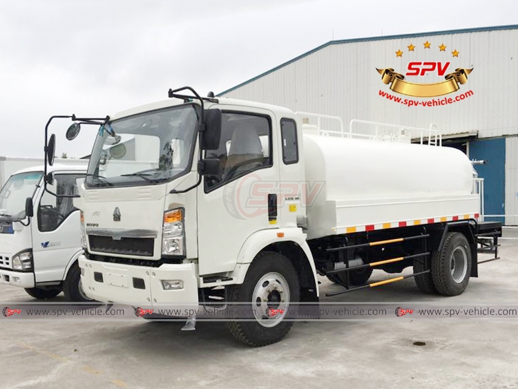 6,000 Litres Water Bowser Sinotruk - LF